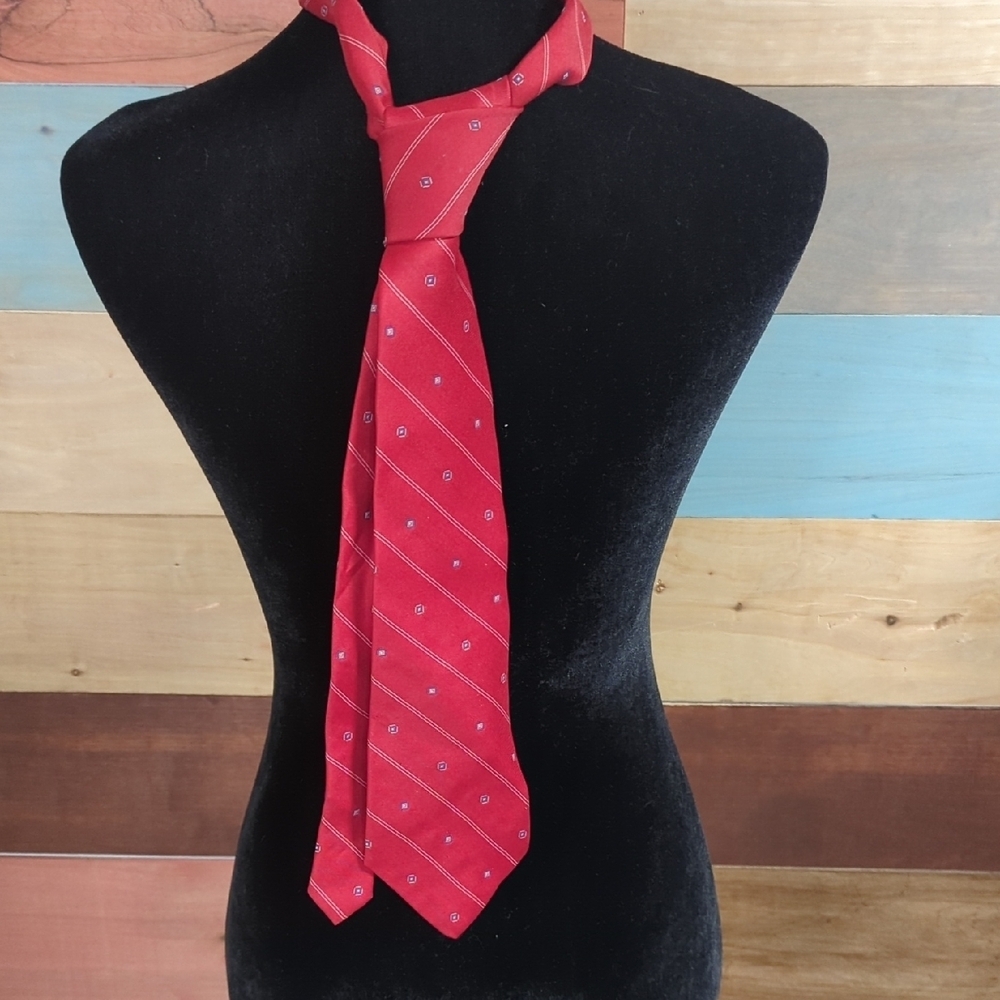 Vibrant Red Quilted Silk Tie